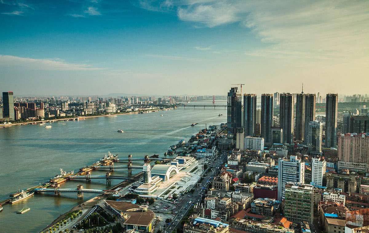 历史与现代交辉的湖北明珠