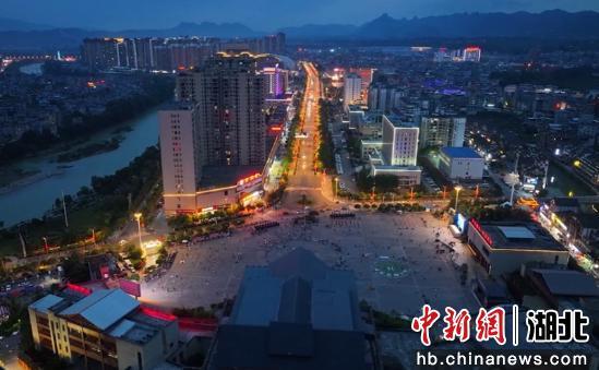 历史与现代交辉的湖北明珠